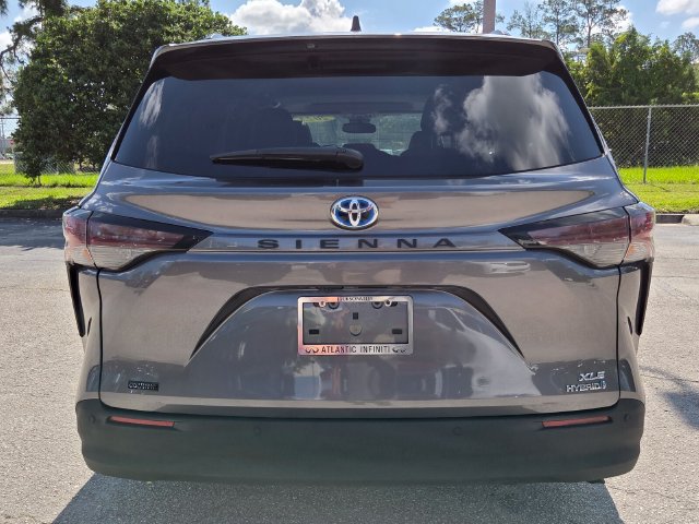 Used 2023 Toyota Sienna XLE FWD image 6