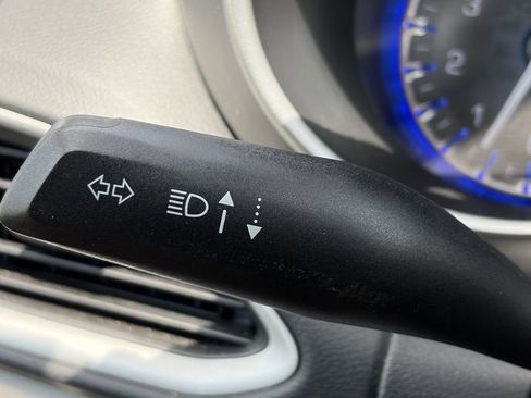Used 2023 Chrysler Pacifica Touring-L FWD image 19