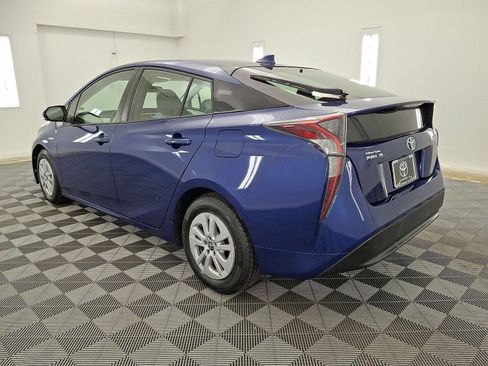 Used 2017 Toyota Prius Two w/ Carpet Mat Package FWD image 13
