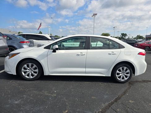 Used 2024 Toyota Corolla LE FWD image 5