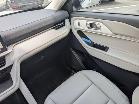 New 2026 Ford Explorer Active w/ Active Comfort Package RWD image 18