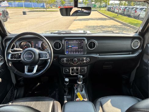 Used 2018 Jeep Wrangler Unlimited Sahara w/ Dual Top Group AWD/4WD image 16