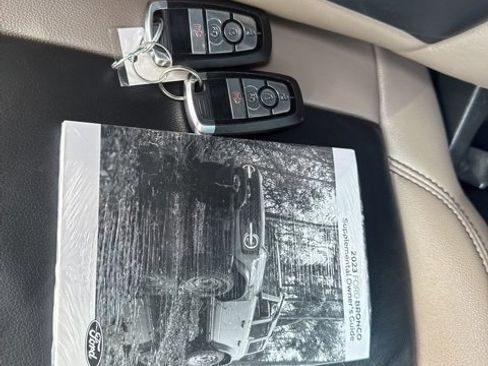 Used 2023 Ford Bronco Wildtrak image 20