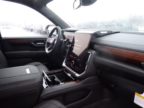 New 2026 GMC Yukon XL Denali w/ Sun & Power Step Package image 17