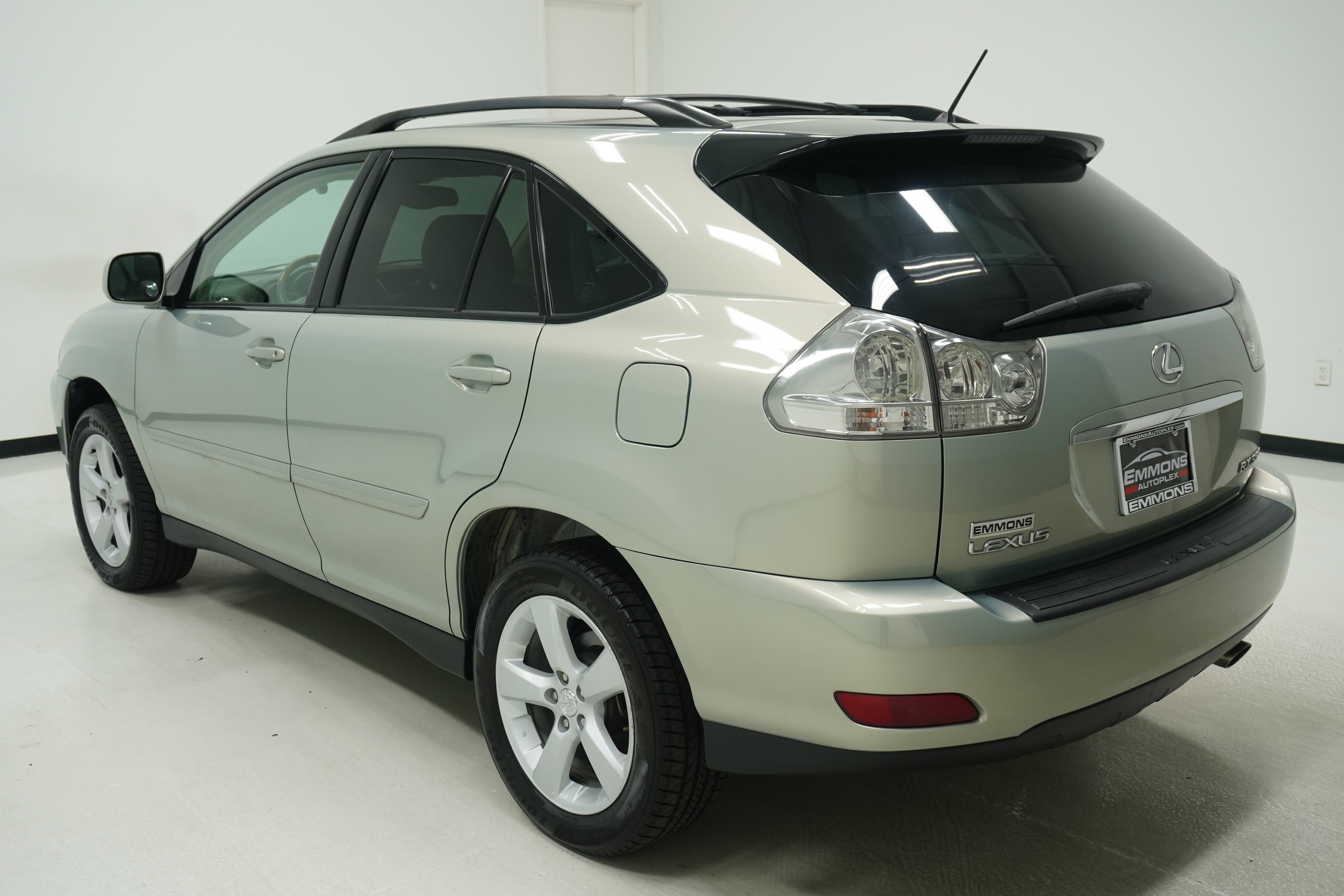 Used 2005 Lexus RX 330 w/ Premium Pkg FWD image 6