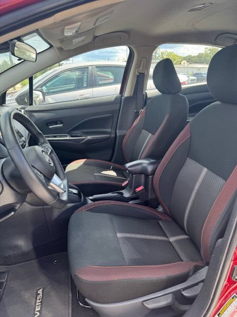 Used 2024 Nissan Versa SR FWD image 9