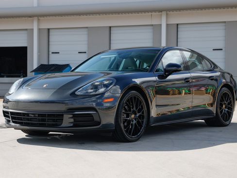 Used 2020 Porsche Panamera image 4