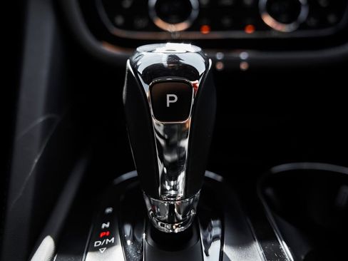 Used 2025 Bentley Bentayga AWD/4WD image 70