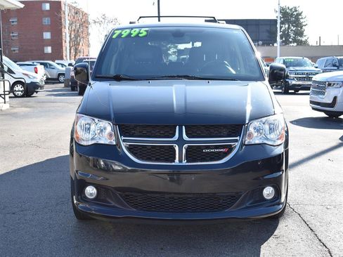 Used 2019 Dodge Grand Caravan SXT image 2