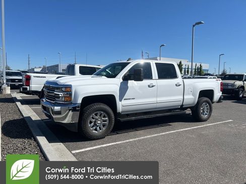Used 2018 Chevrolet Silverado 2500 LT AWD/4WD image 3