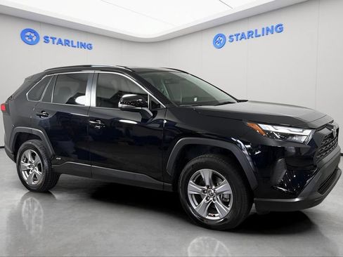 Used 2025 Toyota RAV4 XLE AWD/4WD image 12