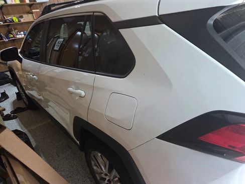 Used 2020 Toyota RAV4 XLE Premium FWD image 3