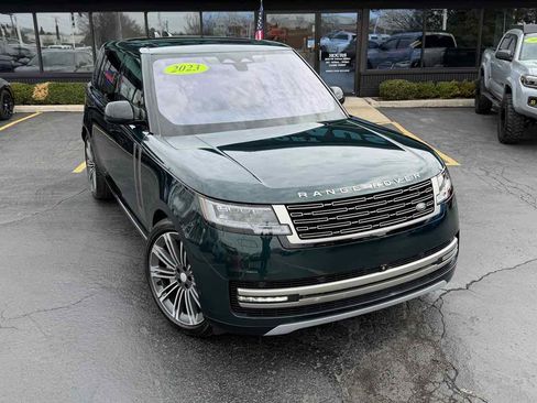 Used 2023 Land Rover Range Rover Long Wheelbase SE image 2