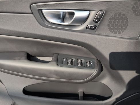 Used 2025 Volvo XC60 B5 Plus image 16