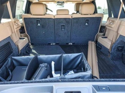 New 2025 Land Rover Range Rover Long Wheelbase SE image 24