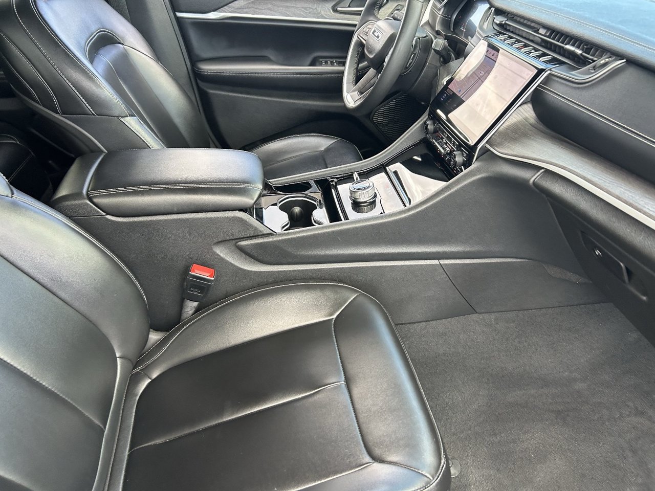 Used 2023 Jeep Grand Cherokee Limited AWD/4WD image 12