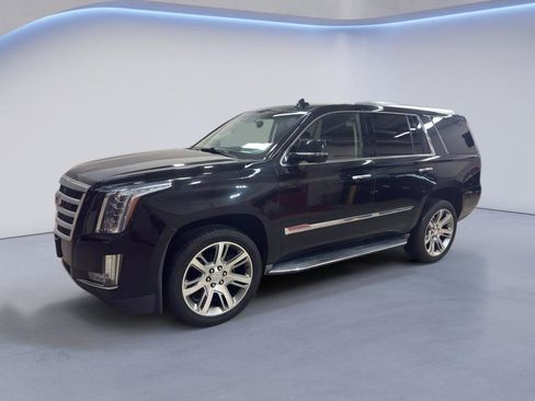 Used 2015 Cadillac Escalade Luxury image 3