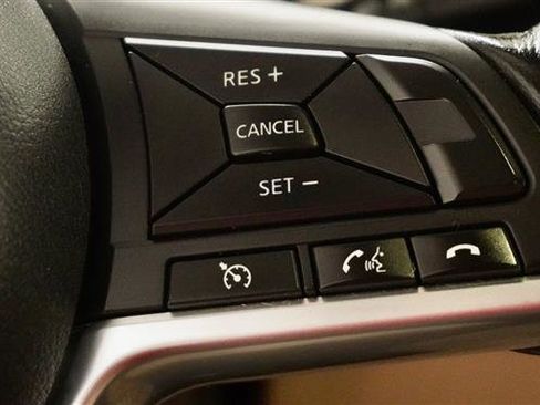 Used 2017 Nissan Rogue SV image 16