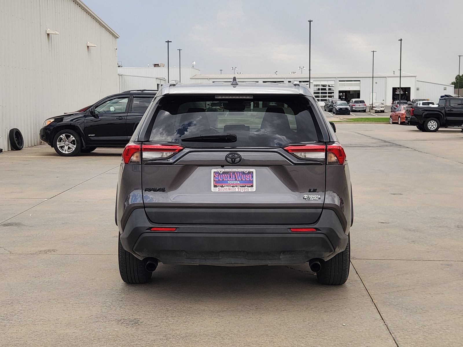 Used 2021 Toyota RAV4 LE FWD image 8