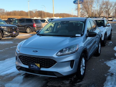 Certified 2022 Ford Escape SE w/ Cold Weather Package image 3