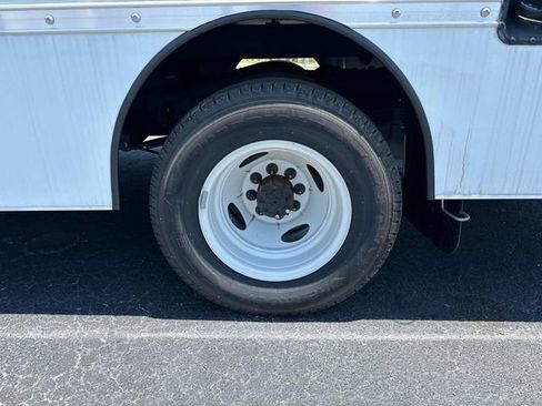 New 2024 Ford E-450 and Econoline 450 Super Duty w/ Driver's Safety Package image 26