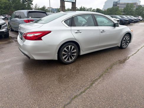 Used 2017 Nissan Altima 2.5 SV FWD image 11