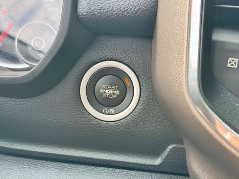 Used 2019 RAM 1500 Laramie AWD/4WD image 24