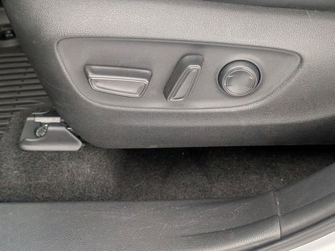 Used 2024 Toyota Highlander XLE AWD/4WD image 14