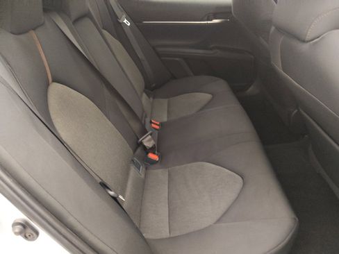 Used 2018 Toyota Camry LE image 19