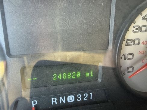 Used 2005 Ford F350 XLT image 9