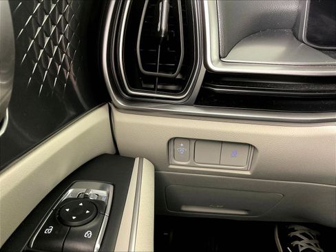 Certified 2025 Kia Sorento S AWD/4WD image 15
