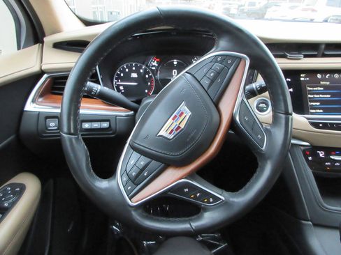 Used 2019 Cadillac XT5 Platinum image 37