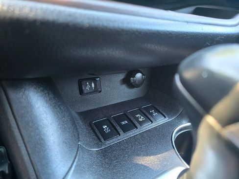 Used 2016 Toyota Highlander XLE AWD/4WD image 28