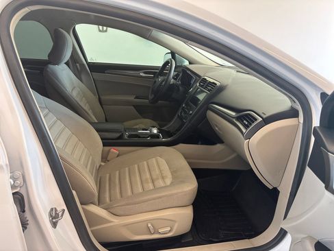 Used 2019 Ford Fusion SE FWD image 7