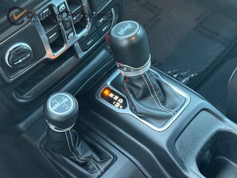 Used 2023 Jeep Wrangler Unlimited Sahara AWD/4WD image 23