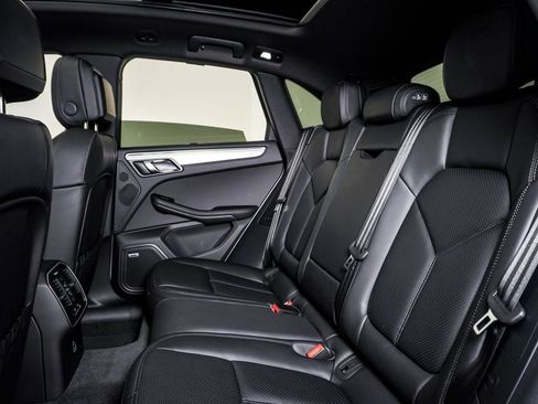 New 2026 Porsche Macan image 17