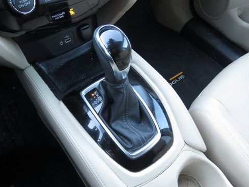 Used 2018 Nissan Rogue SL image 24