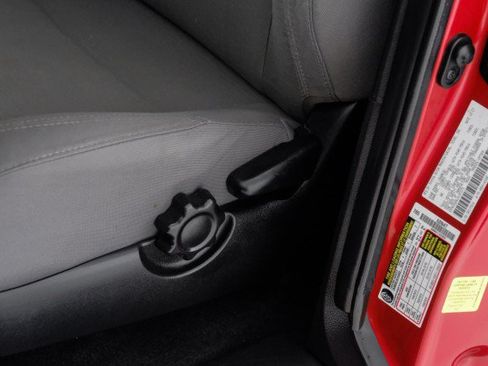 Used 2018 Toyota Tacoma SR RWD image 33