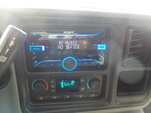 Used 2004 Chevrolet Silverado 3500 4x4 Crew Cab w/ Heavy-Duty Power Package image 18