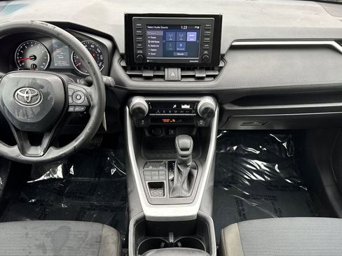 Used 2022 Toyota RAV4 LE image 4