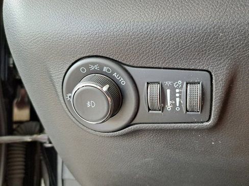 Used 2023 Jeep Compass Latitude AWD/4WD image 14