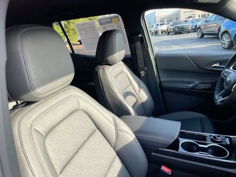 Used 2026 Chevrolet Equinox LT w/ Convenience Package II image 17