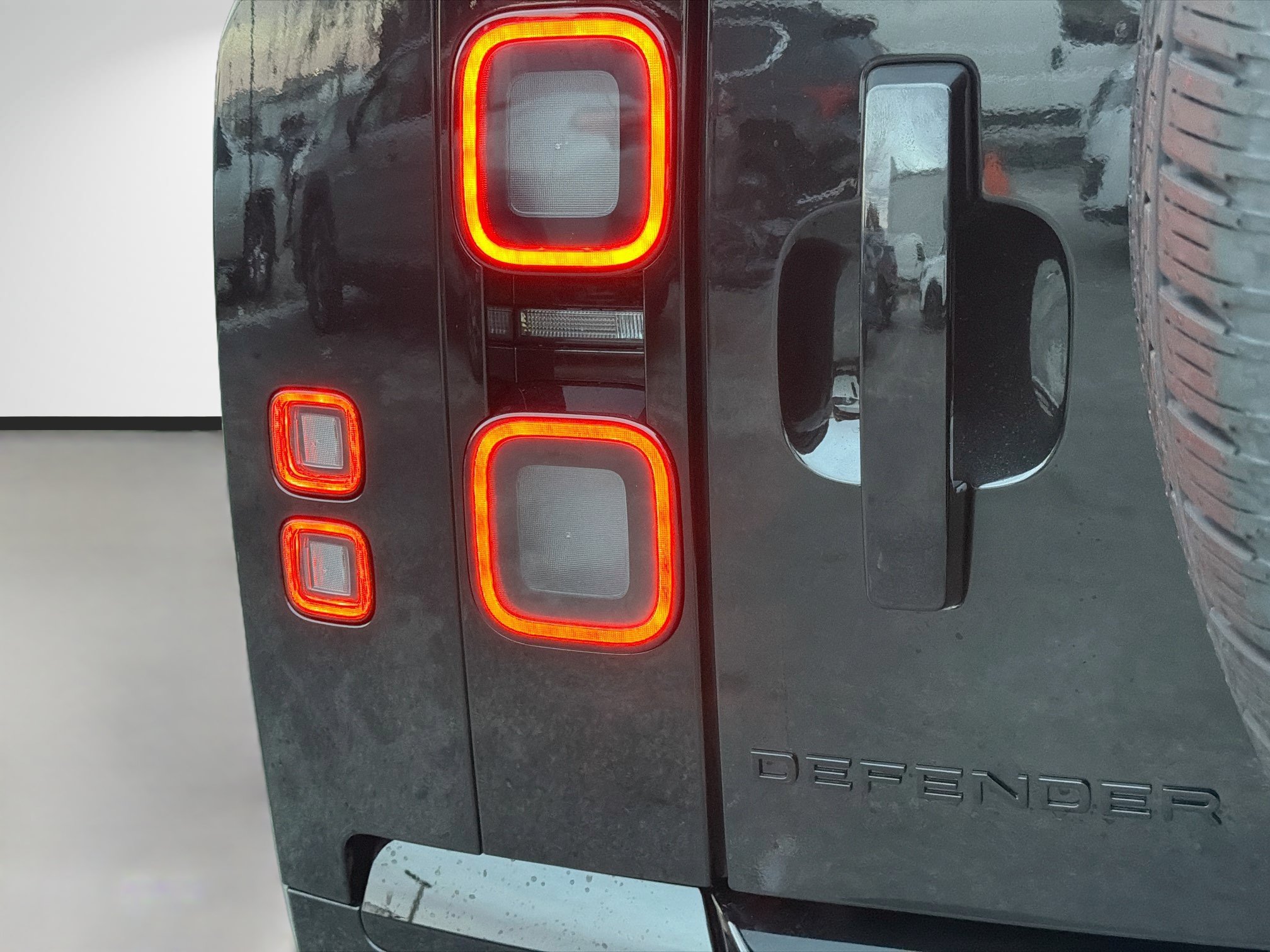 New 2026 Land Rover Defender 110 X-Dynamic SE AWD/4WD image 10