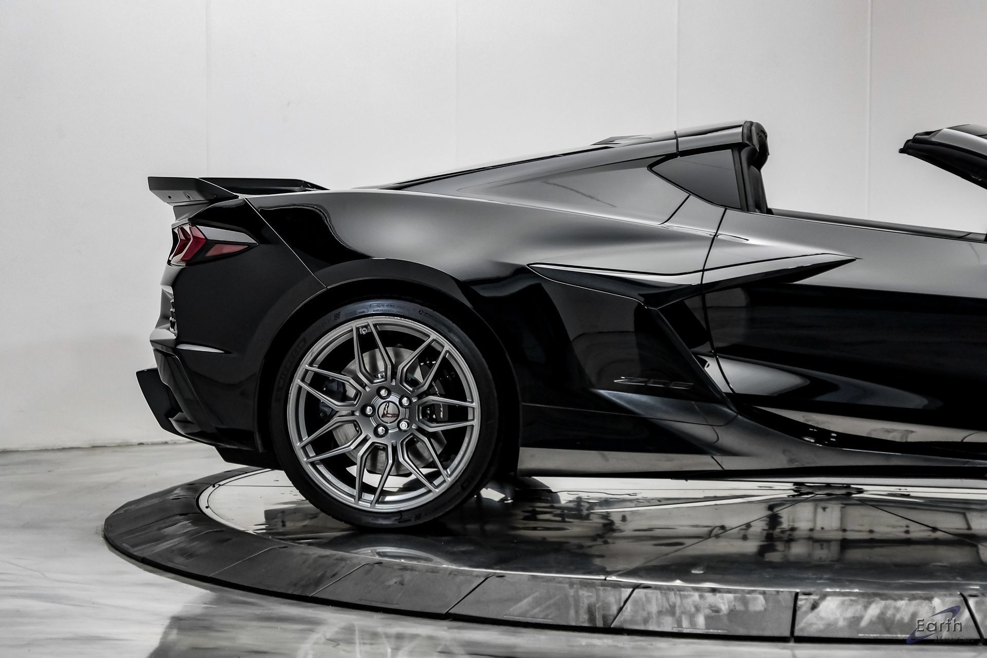 Used 2024 Chevrolet Corvette Z06 RWD image 29