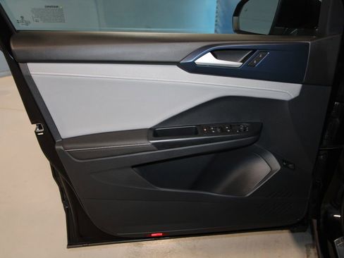 Used 2024 Volkswagen Taos SE image 5