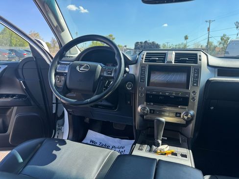 Used 2017 Lexus GX 460 image 20