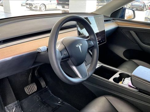 Used 2023 Tesla Model Y Long Range AWD/4WD image 17