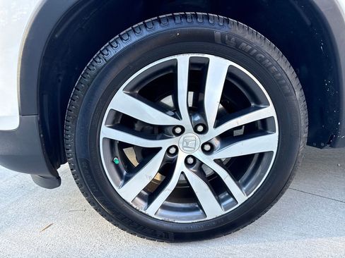 Used 2018 Honda Pilot Touring image 11