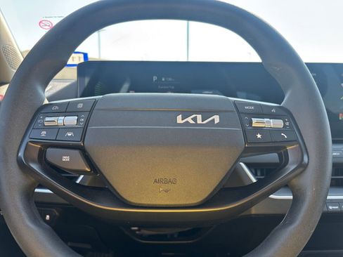 Used 2025 Kia K4 LXS image 27