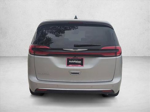 New 2026 Chrysler Pacifica Select FWD image 8